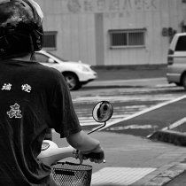 baillement-du-scooter-solitaire